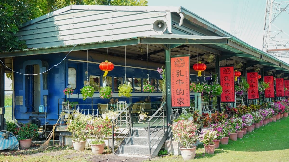 這台藍皮火車不只好拍，同時也是餐廳。（圖片來源：貪吃鬼熊熊）