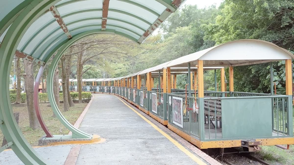 「烏樹林休閒園區」的五分車為台糖糖鐵的第一條觀光鐵道。（圖片來源：Ann媽&RT爸的旅行生活日誌）
