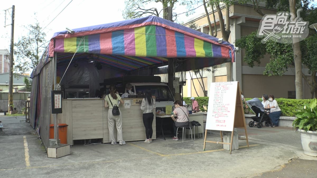 「義興公園臭豆腐」位在巷弄裡，沒有在地人帶路絕對找不到。