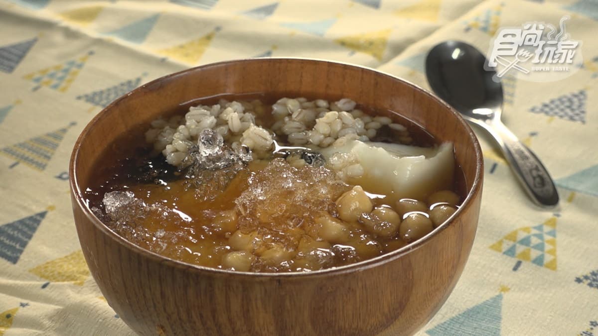 「仙花配」搭配小薏仁和蓮子，口感軟綿很好吃。