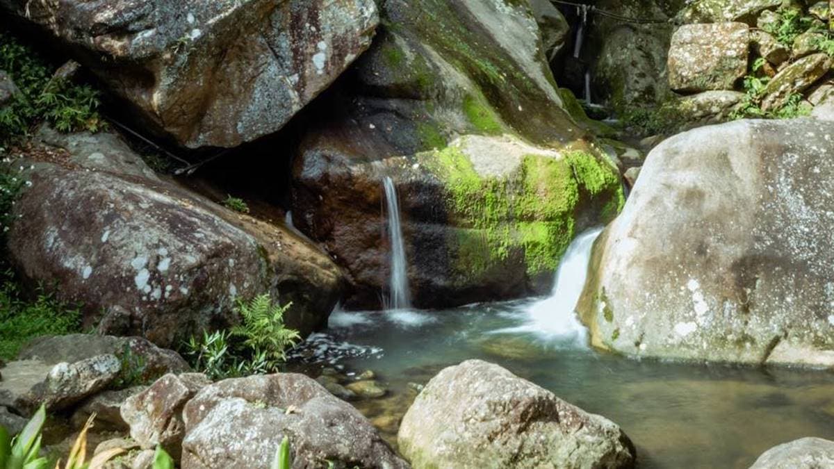 走到圓覺寺瀑布時，眼前景色著實令人驚豔。（圖片來源：是艾思，不是火拳。）