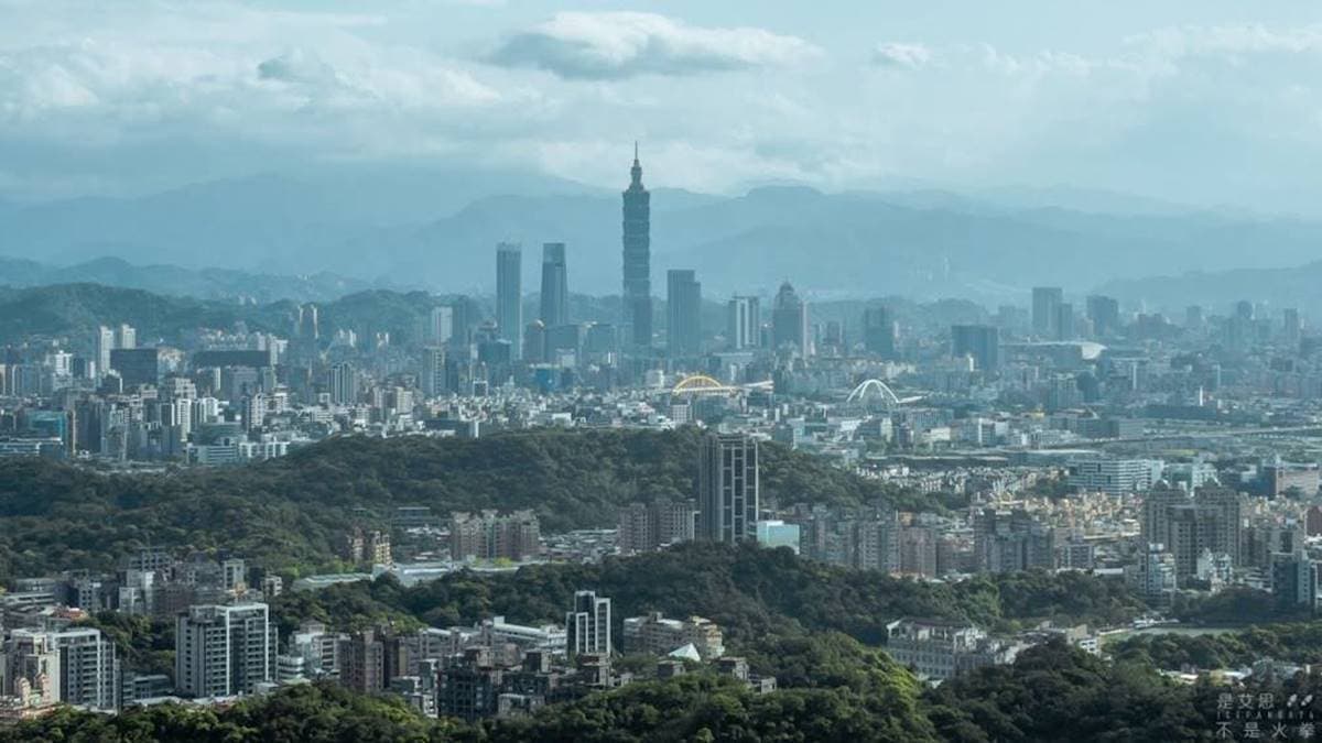 在鯉魚山東峰可以眺望台北市的美景。（圖片來源：是艾思，不是火拳。）