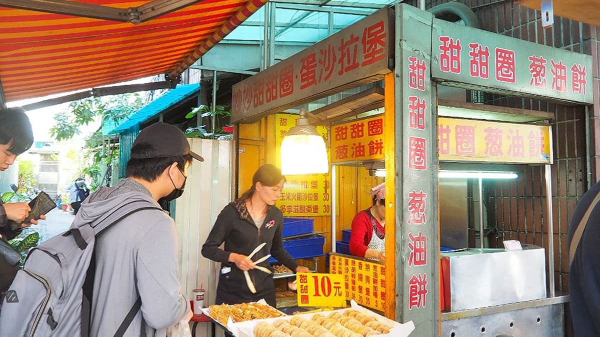 有些客人從學生時期就開始吃，即便出社會依舊會來買，回味一下。（圖片來源：霸子。食樂拼圖）
