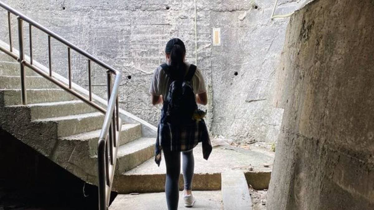 穿越地下道步行約10分鐘會抵達的碩仁國小，就是登山口。（圖片來源：SARA'S WORLD）