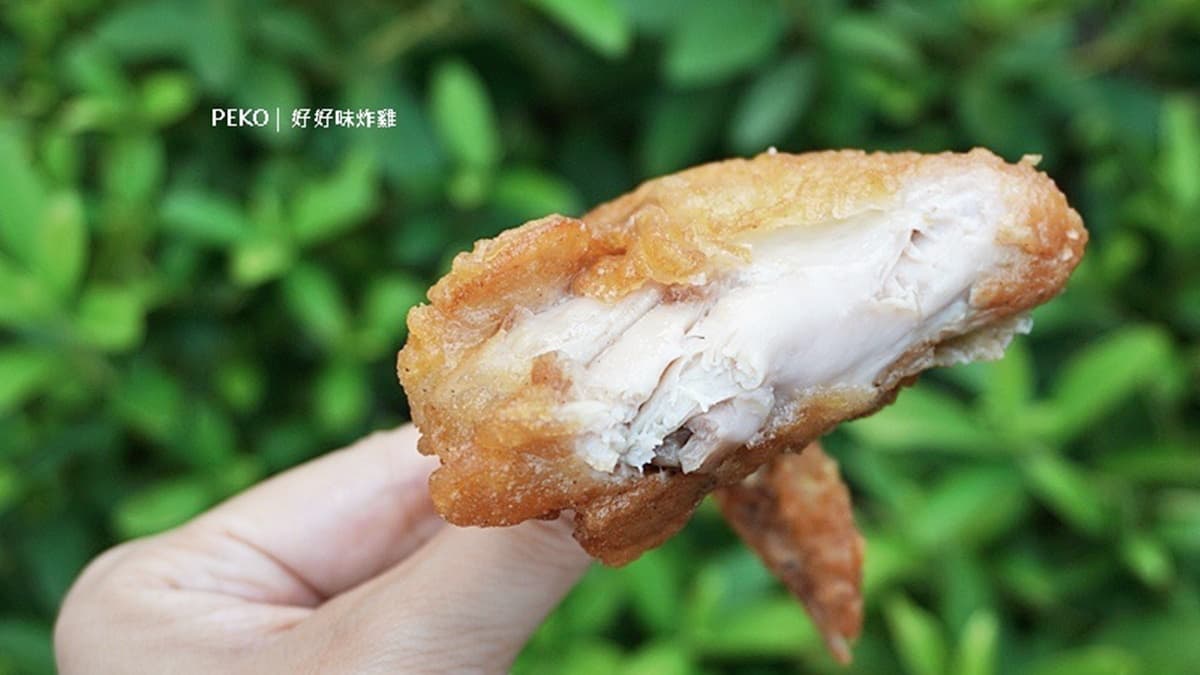 「雞翅」的麵衣薄薄的，雞肉軟嫩多汁。（圖片來源：PEKOのSimple Life）