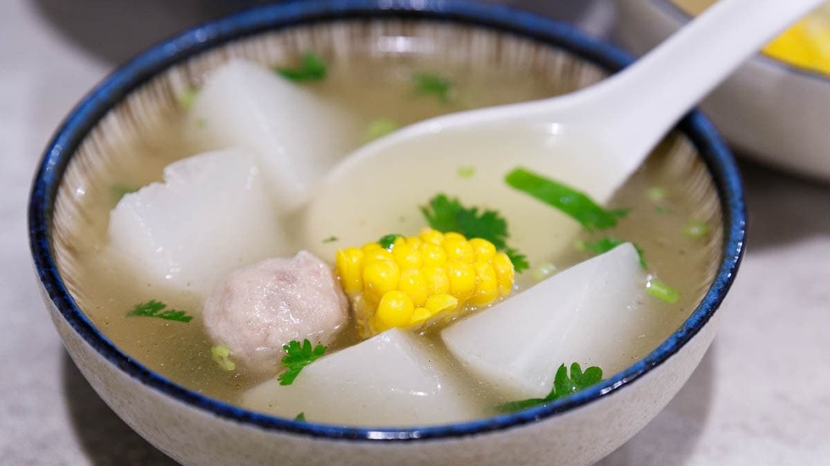 吃完滷肉飯或是意麵後，來碗滿料綜合湯更飽足！（圖片來源：出發吧沃爾夫）