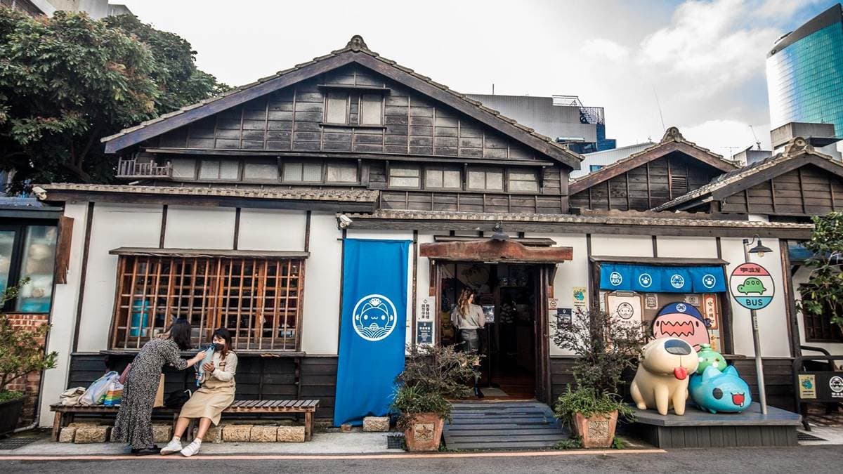店面外觀是充滿日式風情的木屋。（圖片來源：大手牽小手玩樂趣）
