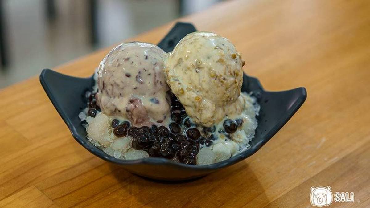 與店名一樣的「戰豆冰」是將紅豆與綠豆做成帶有顆粒口感的冰淇淋。（圖片來源：莎笠，小日子）