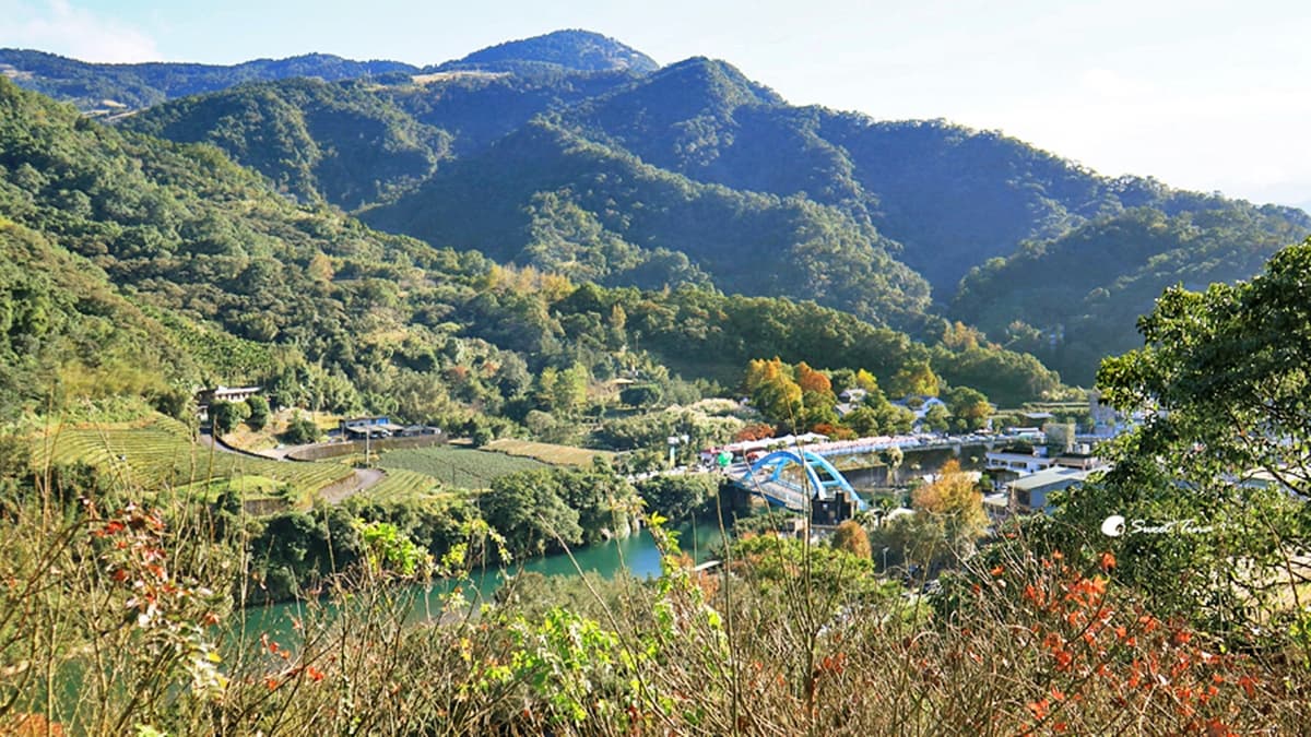 沿途可以欣賞美麗的山巒、溪流、茶園景色，感覺好紓壓。（圖片來源：Sweet Tina樂在生活分享）