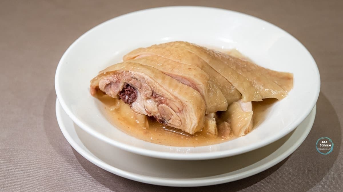 「紹興醉雞」肉質柔軟香嫩，吃起來沒有太濃厚的酒味，只留下迷人的酒香。（圖片來源：潔妮食旅生活）