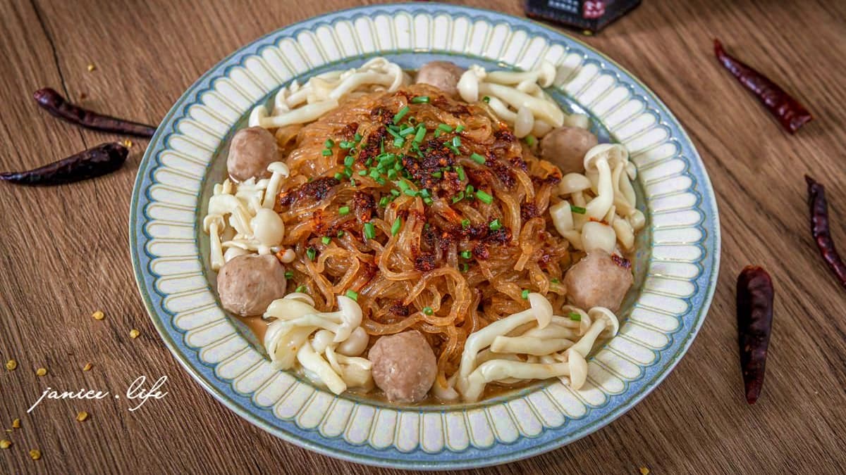 「蔬味平生雙醬纖拌麵」很方便，是可以直接拆袋即食的。（圖片來源：潔妮食旅生活）