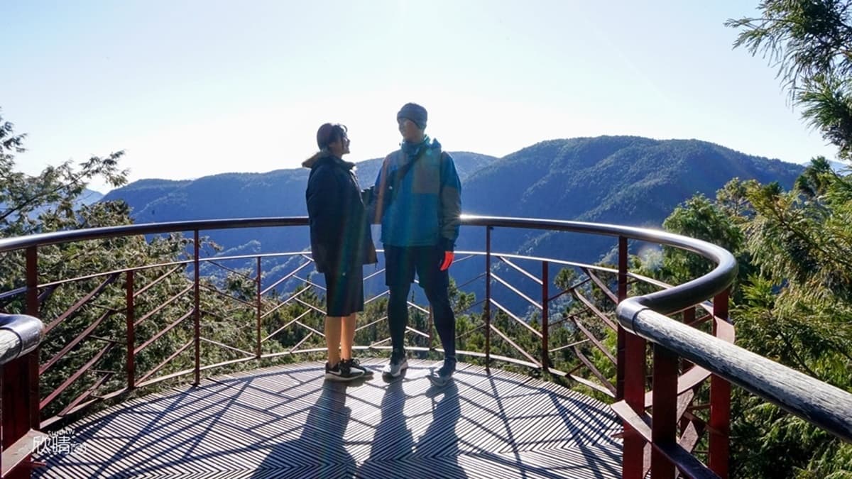空中棧橋視野遼闊可以遠眺山景，早上背光時還可以拍浪漫剪影照。（圖片來源：美食旅遊生活分享。欣晴）