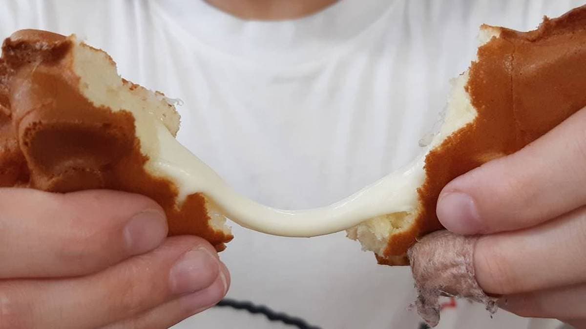 起司口味很香濃，鹹甜兼具完全不膩口，而且還會牽絲。（圖片來源：阿醜的吃喝玩樂）