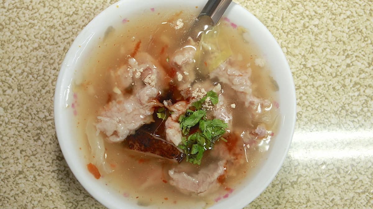 肉羹湯頭勾芡濃稠度適中不會偏甜，帶點扁魚香氣很清爽。（圖片來源：樂天小高の美食之旅）