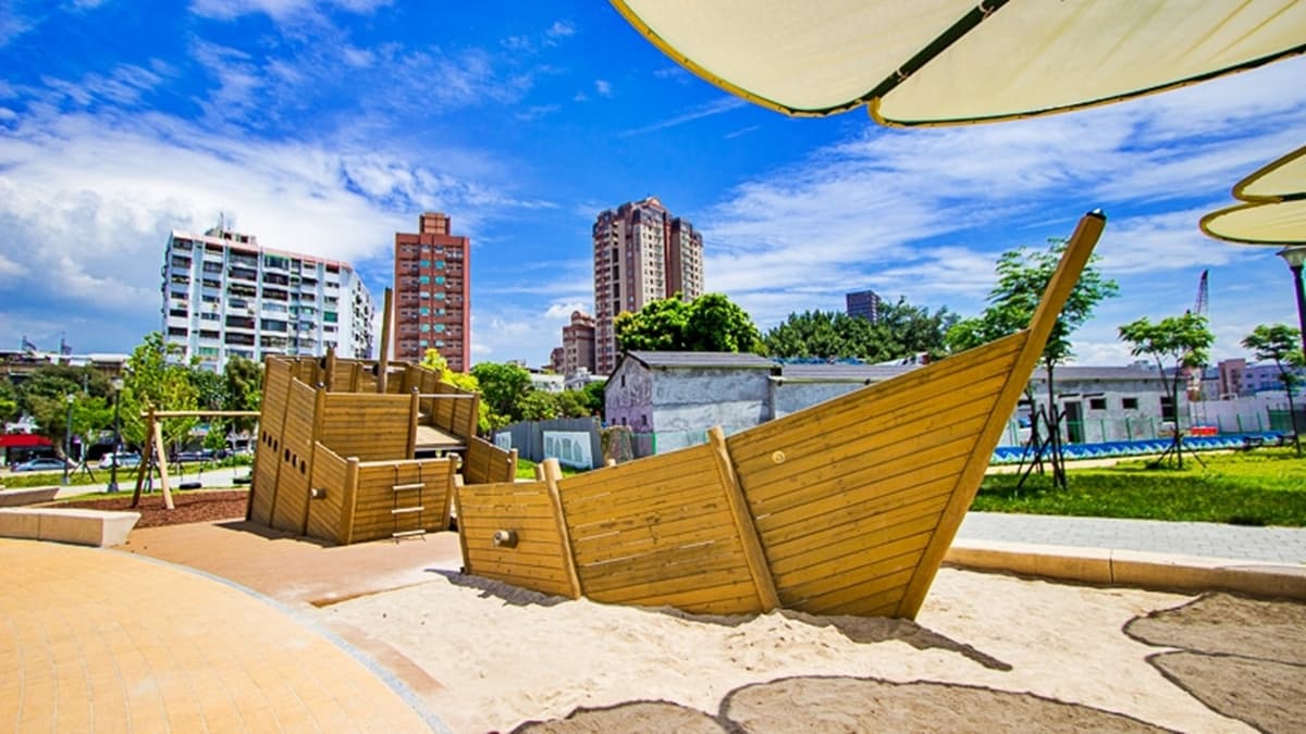 「海盜船戲沙坑」中間有１艘很酷的仿古沉船。（圖片來源：史努比遊樂園）