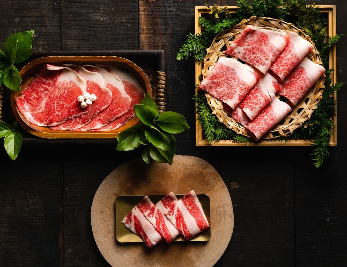 各類肉品吃到飽。（圖片提供：豪饌麻辣火鍋）
