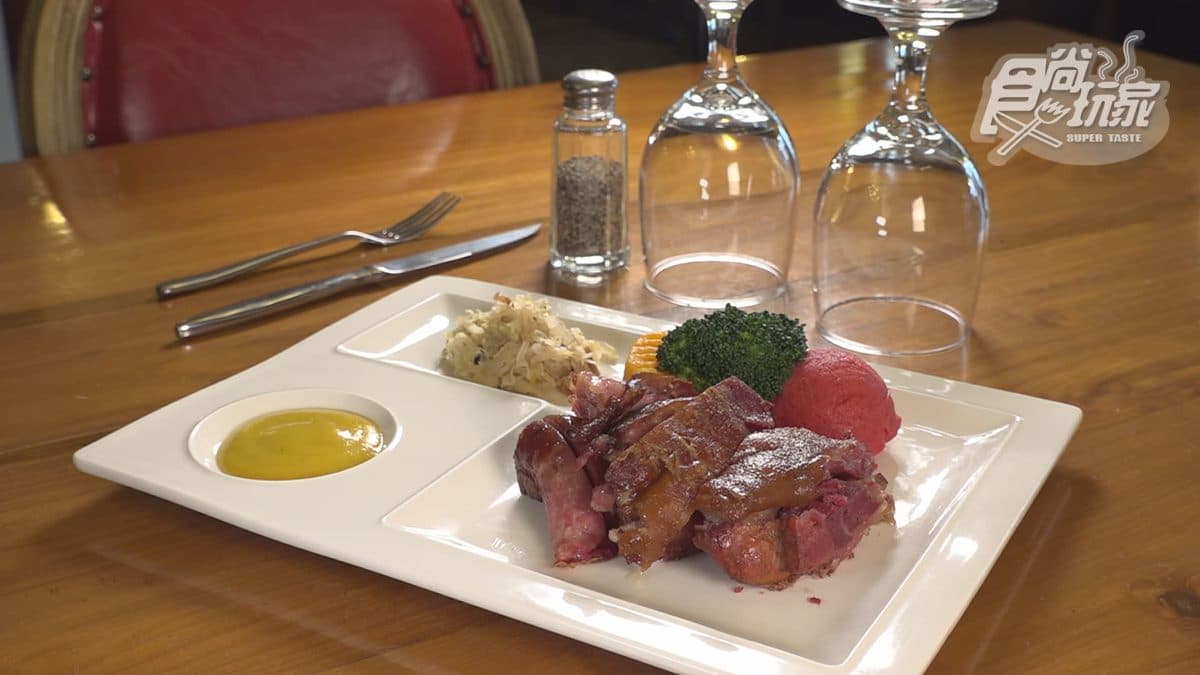 「德國豬腳」外皮酥脆、肉質軟Ｑ，口感肥而不膩。
