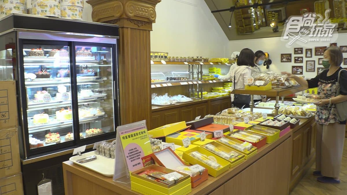 咖啡廳１樓結合西點麵包店，除了販售麵包、蛋糕外，還有各種特色甜點、餅乾等。