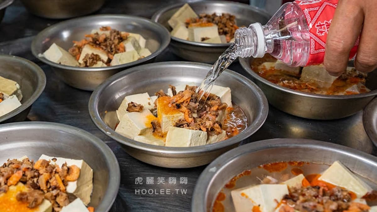 清蒸臭豆腐都是用純米酒、不加一滴水烹煮，湯汁很順口。（圖片來源：虎麗笑嗨嗨）
