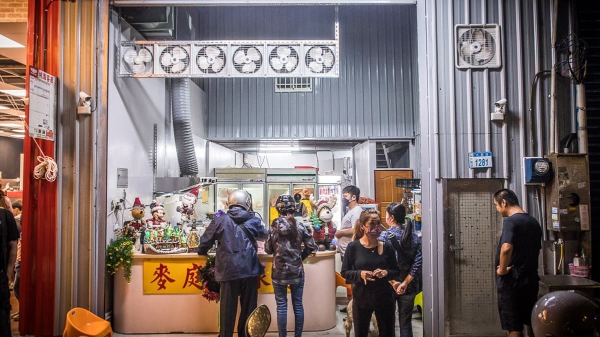 「麥庭麵線勇」之前是靠小貨車起家，如今已經搬到店面了。（圖片來源：大手牽小手玩樂趣）