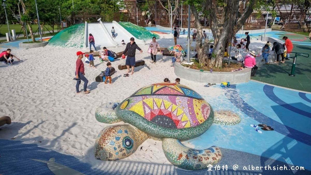 一旁還有１隻彩繪磚大海龜。（圖片來源：愛伯特吃喝玩樂全記錄）