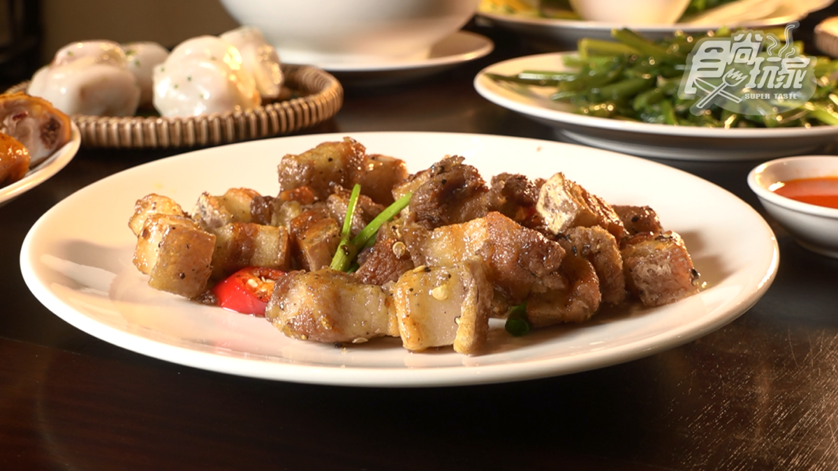 「香茅烤排骨」肉質軟嫩多汁，吃起來超入味。