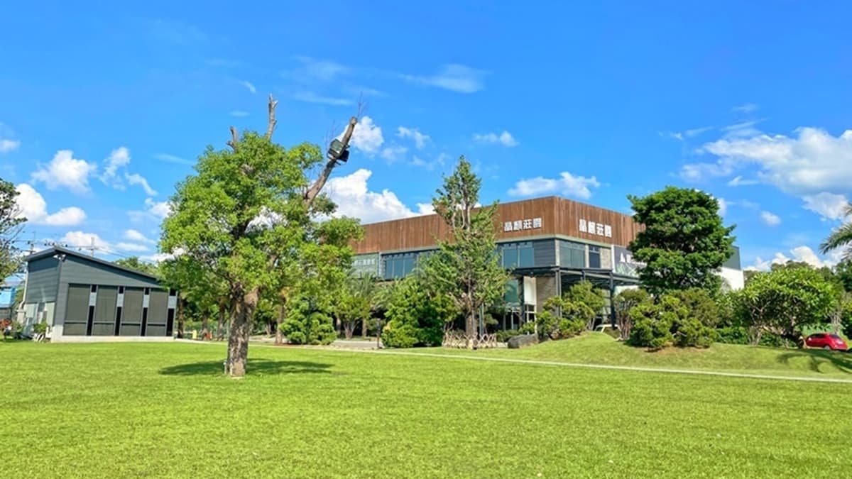 「HoneyWood Cafe」是位於「晶麒莊園」內的網美咖啡廳。（圖片來源：巧莉的世界流浪筆記）
