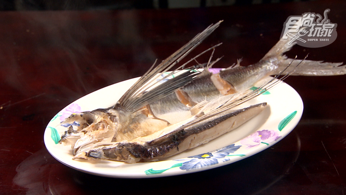 「水煮一日曬飛魚」也是在地限定的美食。