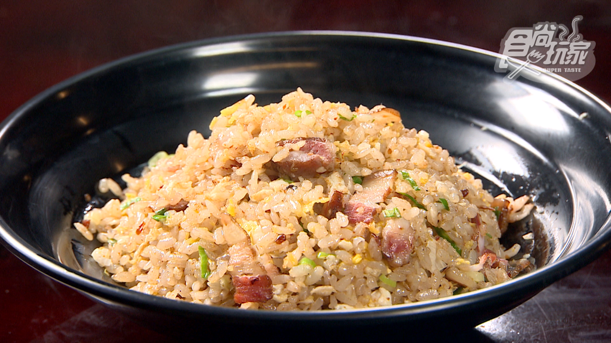 「臘肉炒飯」帶有濃郁的煙燻香氣。