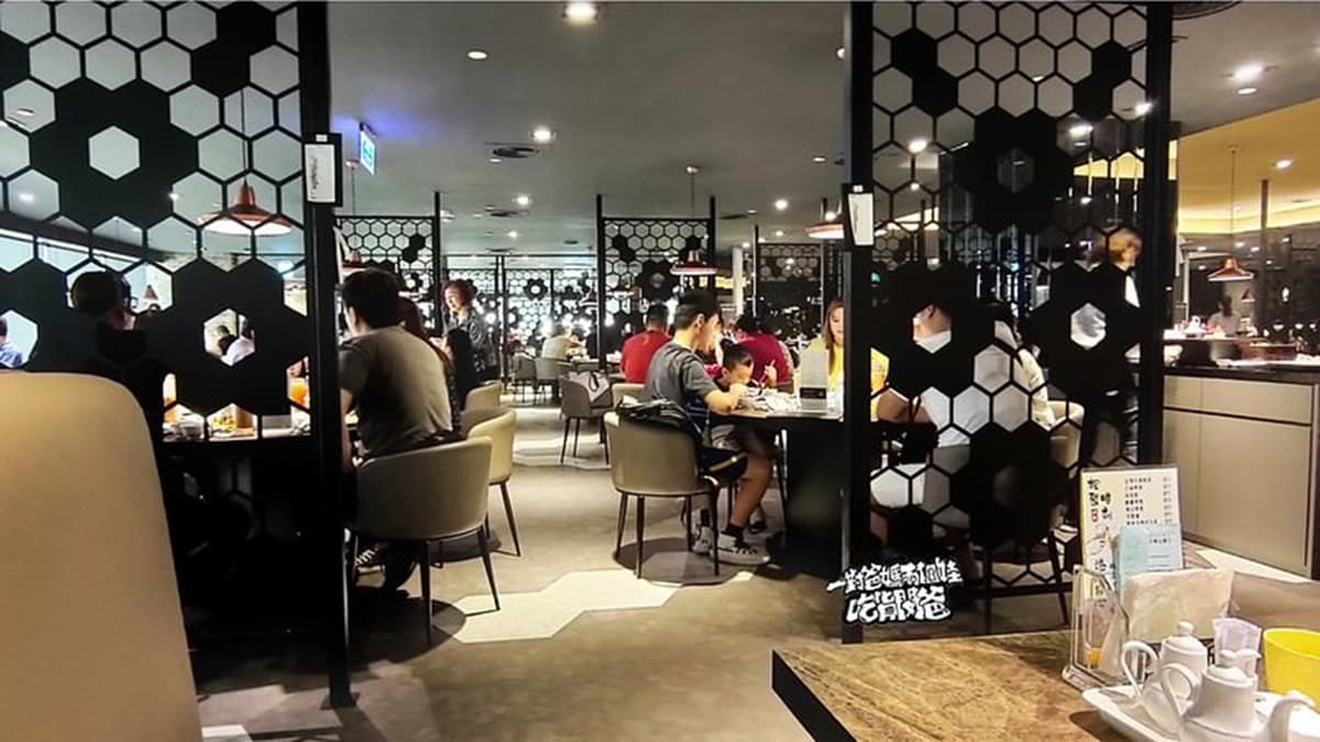 用餐環境可容納三百多人，十分寬敞。（圖片來源：一對爸媽兩個娃的吃貨人生）