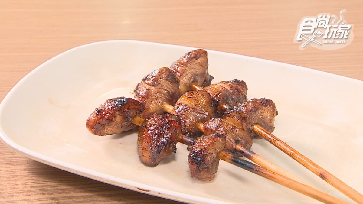 「雞屁股」醬料加入檸檬汁，吃起來酸爽不油膩。