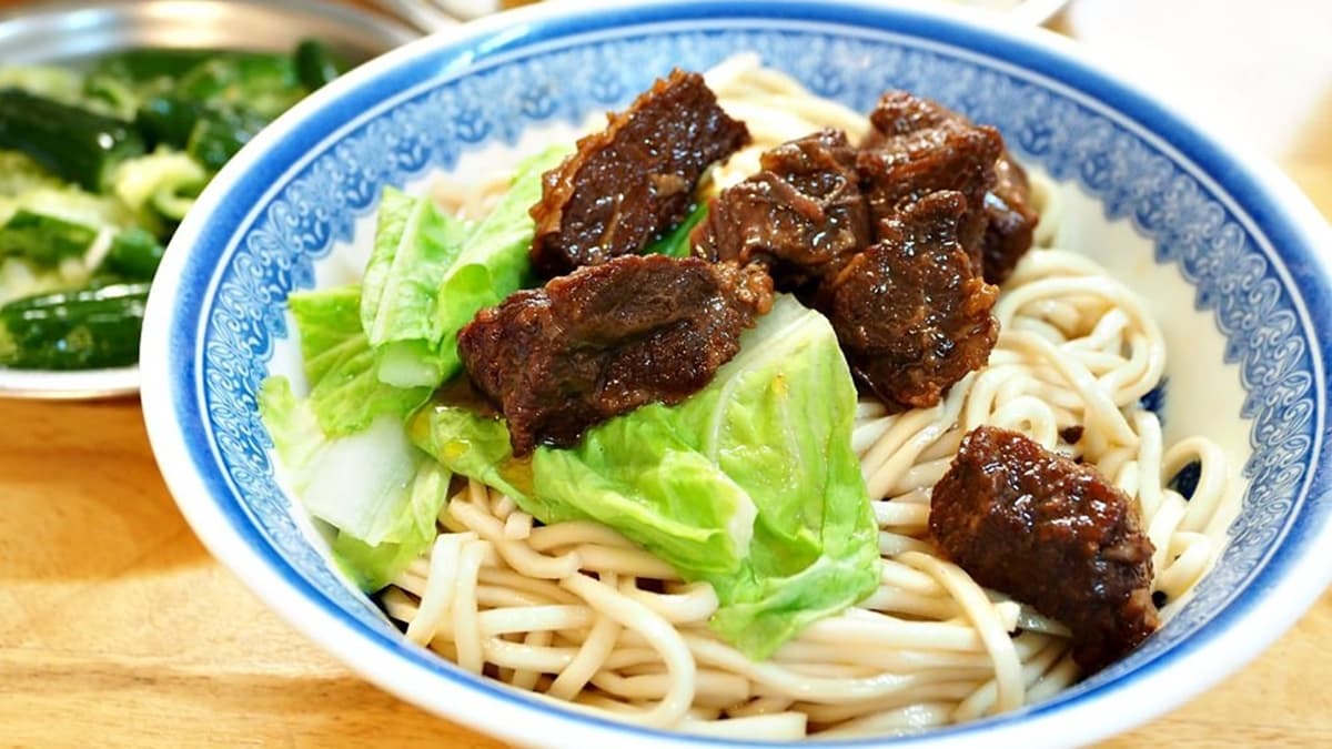 「牛肉拌麵」麵條口感很Q。（圖片來源：爆肝護士的玩樂記事）