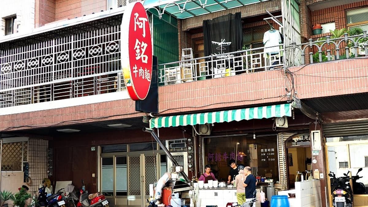 「阿銘牛肉麵」是台南小有名氣的老麵店，開業至今近50年。（圖片來源：爆肝護士的玩樂記事）