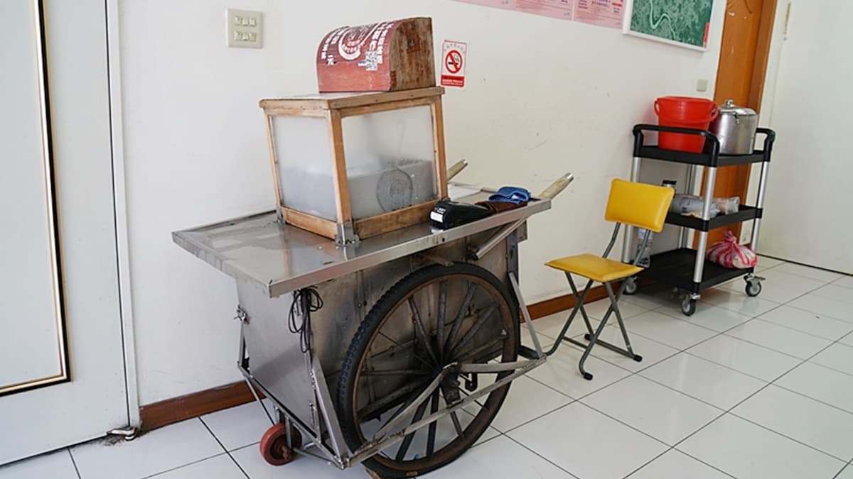 老闆以前是用手推攤車的方式，穿梭在大街小巷販賣。（圖片來源：PEKO の Simple Life）