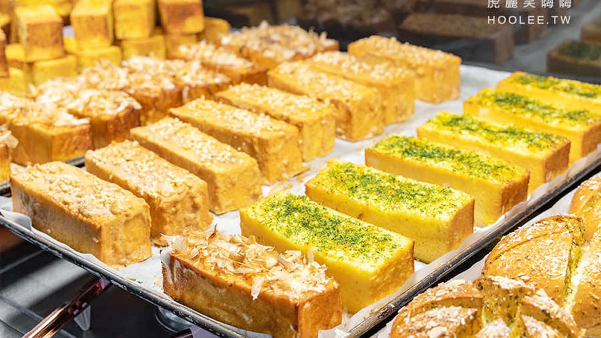 長方條的香蒜麵包也很受歡迎。（圖片來源：虎麗笑嗨嗨）