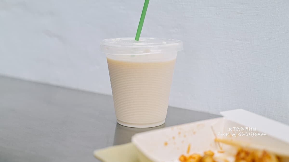 豆漿喝起來介於微甜與半甜之間，配上小籠湯包當早餐好解渴。（圖片來源：女子的休假計劃）