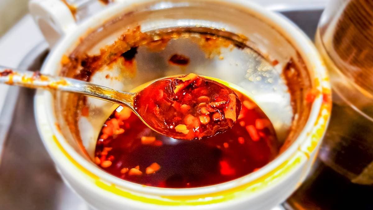 醬料的部分有烏醋跟辣椒，可以斟酌添加。（圖片來源：小佳的幻想世界）
