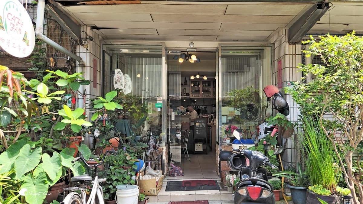 「咖芳工作室」以外帶為主，店面空間小巧。（圖片來源：Sweet Tina樂在生活分享）