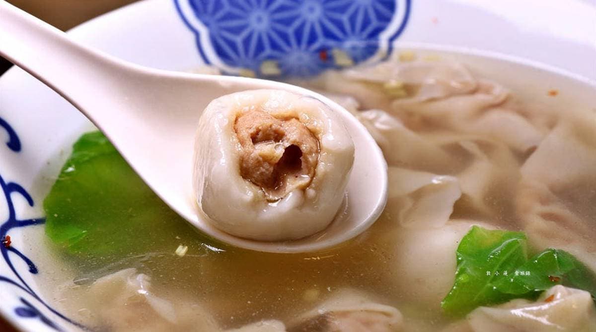 與餛飩同樣的豬肉餡，鹹湯圓中還放產自埔里的香菇和油蔥酥提味增香。（圖片來源：敦小蓮の食旅錄）