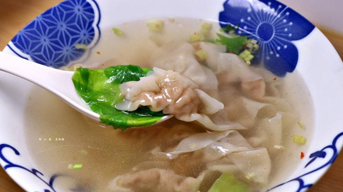 「餛飩湯」是菜市仔嬤-左營餛飩的招牌餐點。（圖片來源：敦小蓮の食旅錄）