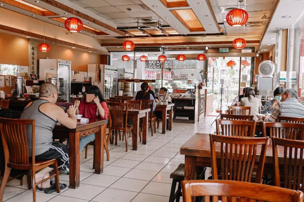 豆花、小米粥無限吃!新竹人激推「爆汁煎餃」CP值超高,必點花生蛋餅尬香菜 豆花、小米粥無限吃!新竹人激推「爆汁煎餃」CP值超高,必點花生蛋餅尬香菜
