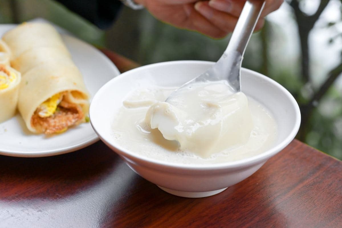豆花、小米粥無限吃!新竹人激推「爆汁煎餃」CP值超高,必點花生蛋餅尬香菜 豆花、小米粥無限吃!新竹人激推「爆汁煎餃」CP值超高,必點花生蛋餅尬香菜