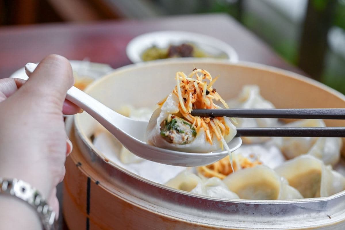 豆花、小米粥無限吃!新竹人激推「爆汁煎餃」CP值超高,必點花生蛋餅尬香菜 豆花、小米粥無限吃!新竹人激推「爆汁煎餃」CP值超高,必點花生蛋餅尬香菜