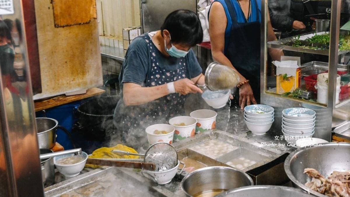 攤位藏身於迷宮般的中央市場內。（圖片來源：女子的休假計劃）