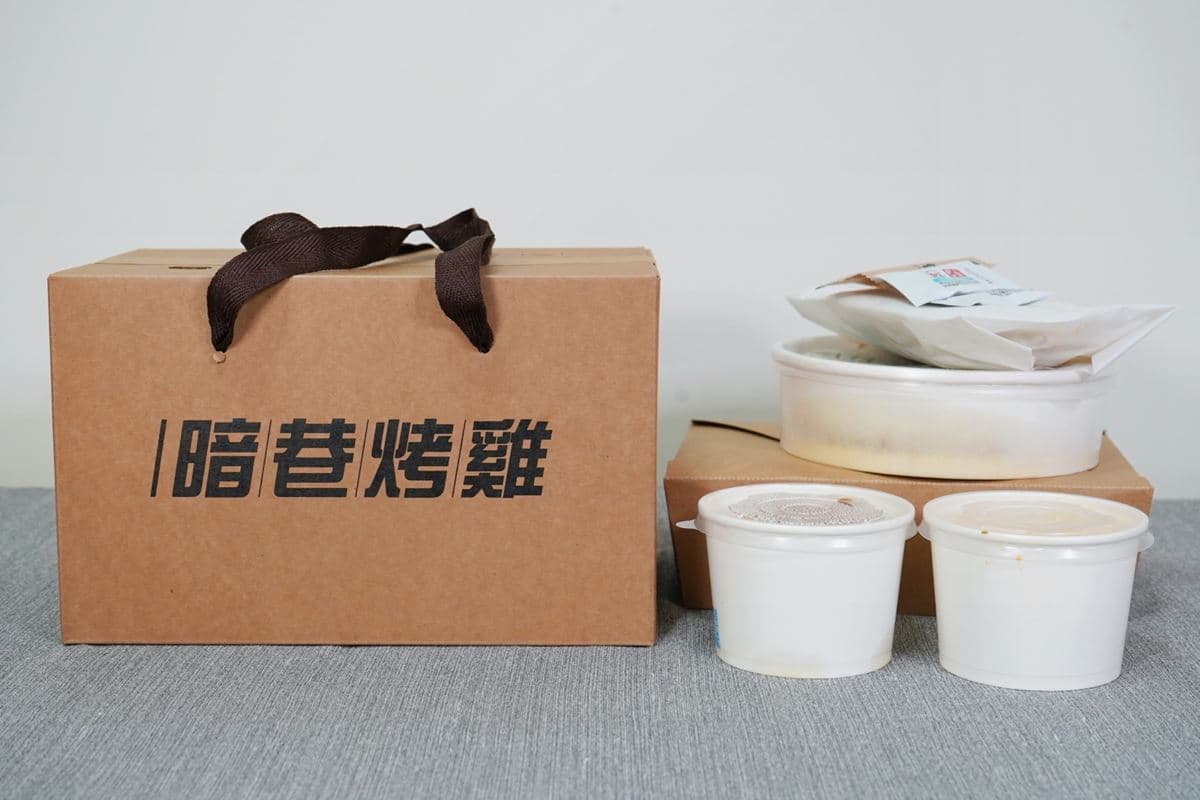 台中人激推烤雞專賣！灑滿蒜酥金黃誘人超欠吃，手撕雞肉飯１人也能嗑
