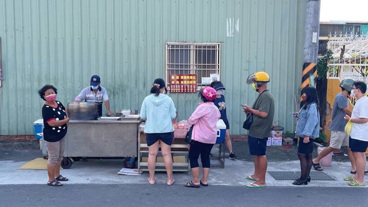 「灣裡薯條脆肉店」是位於台南灣裡的在地老字號無名小攤。（圖片來源：傻妞吃台南）