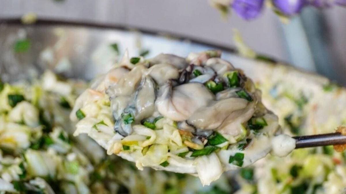 蚵嗲料給很多，吃起來都是滿滿的鮮味。（圖片來源：痴吃的玩）