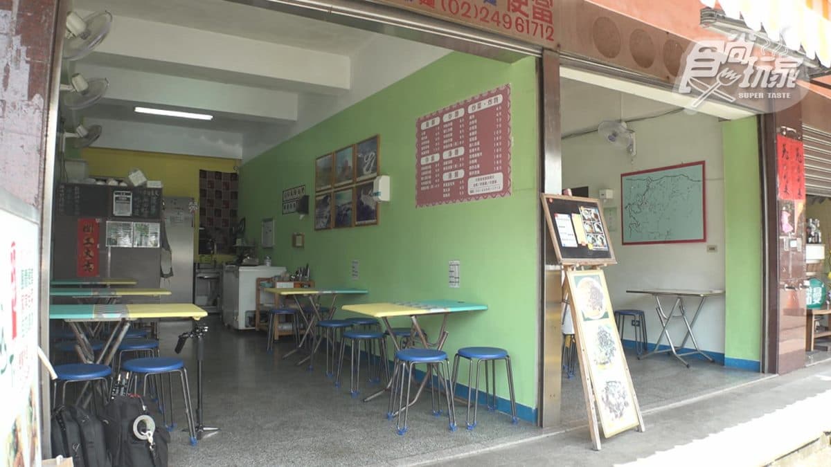 「茶壺山小吃」一共有２個店面，位置還滿多的。