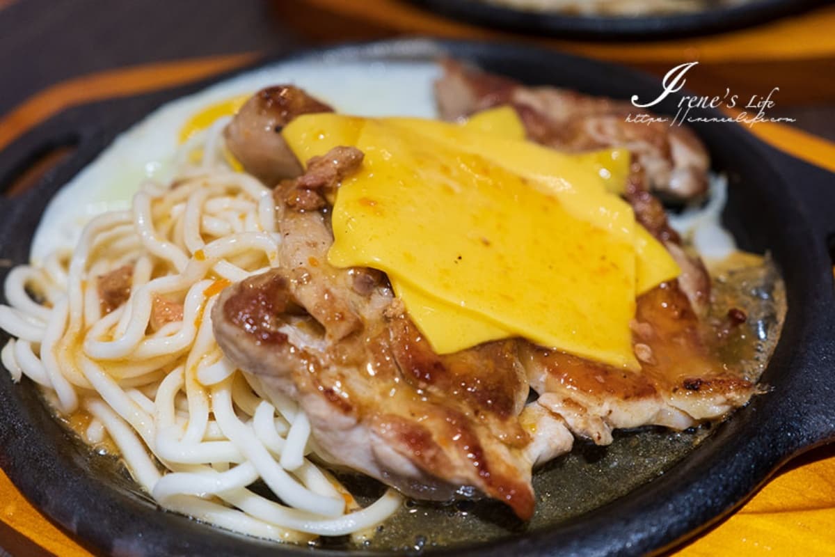260元自助吧吃到飽!夜市旁平價牛排CP值超高,滷肉飯、炸物、冰淇淋無限吃 260元自助吧吃到飽!夜市旁平價牛排CP值超高,滷肉飯、炸物、冰淇淋無限吃