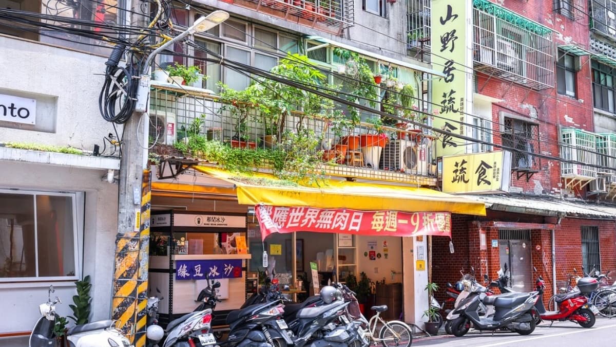 板橋人激推的美食「山野居蔬食」，位於捷運新埔站和江子翠站之間。（圖片來源：陳小可的吃喝玩樂）